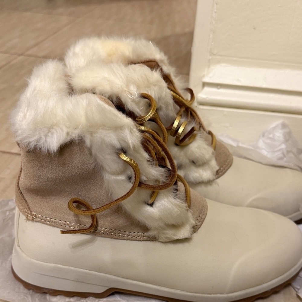 New in Box, Sperry Maritime Repel Sand Boots Size 9.5